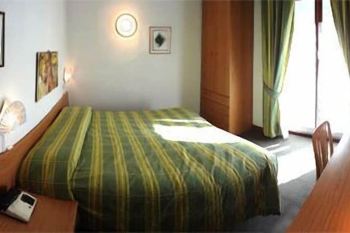 Room 16 of 34