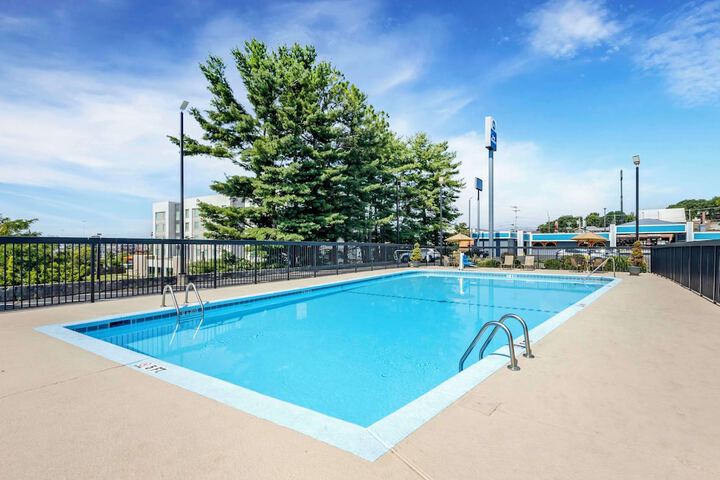 Pool 24 of 29