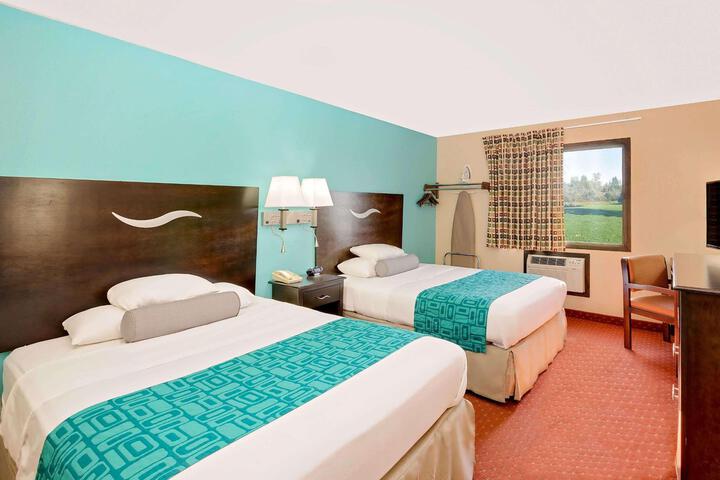 1 Queen Bed (8 of 9)