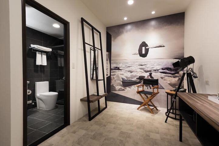 Room 4 of 50