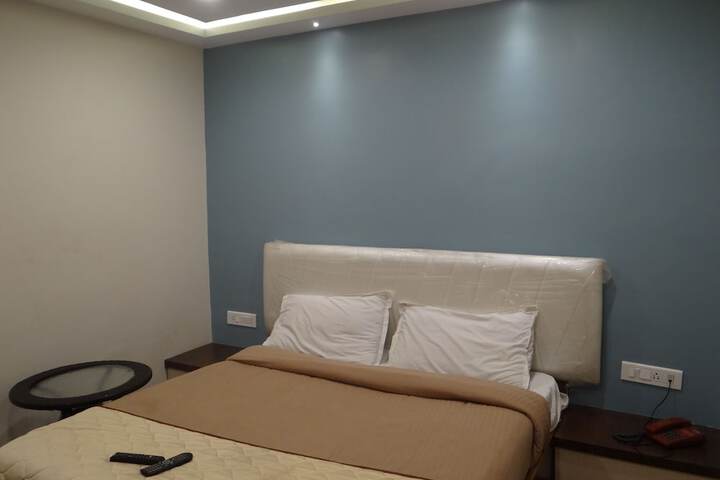 Room 8 of 12