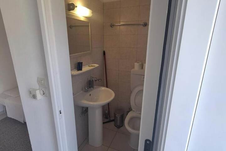 Room 7 of 11