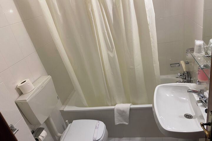 Room 14 of 25