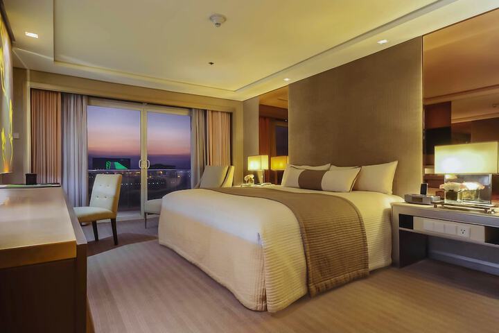 Room 8 of 37
