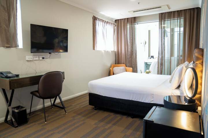 Room 21 of 38