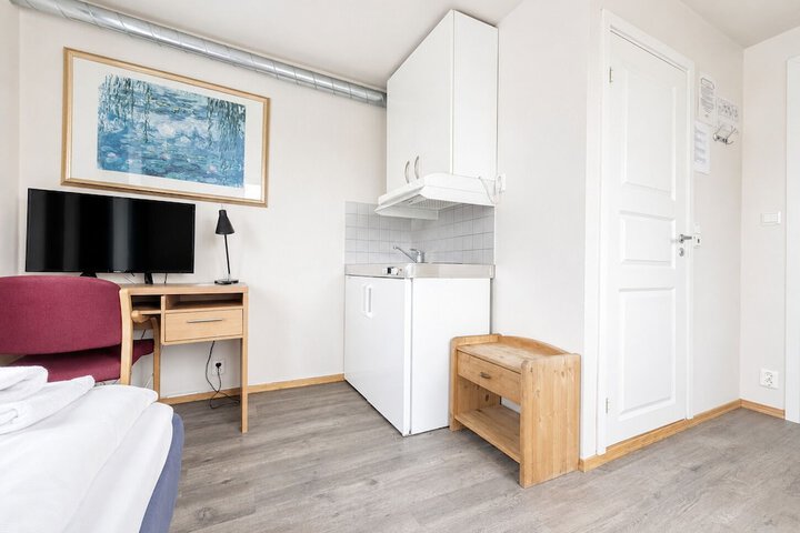 Room 4 of 17