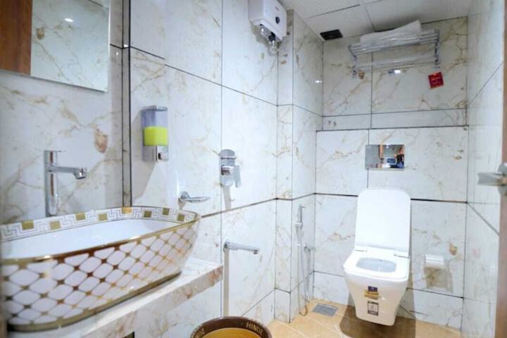 Room 15 of 25