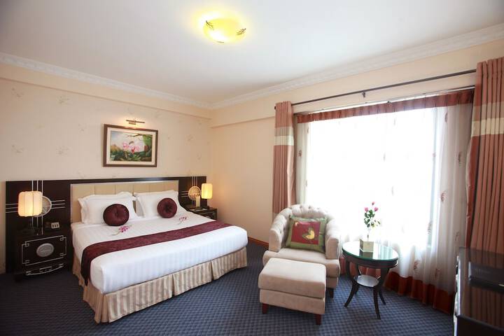 Room 8 of 99