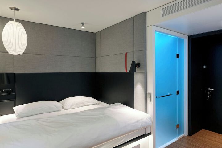 Room 26 of 69