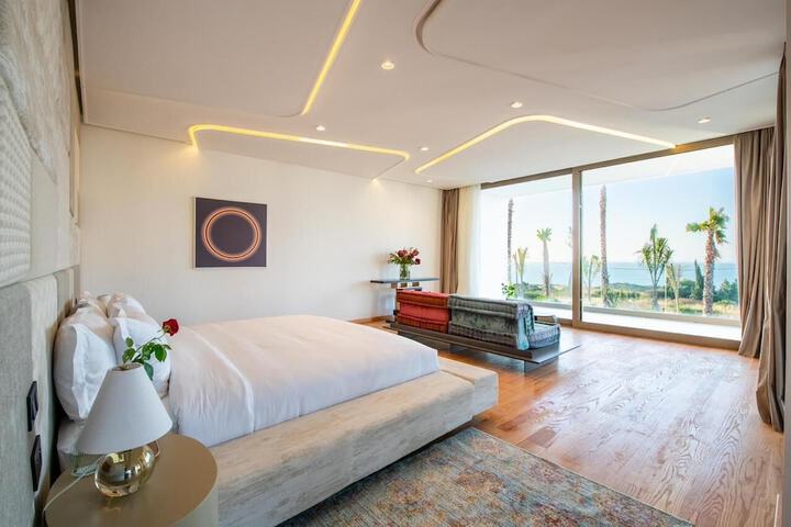 Room 4 of 14