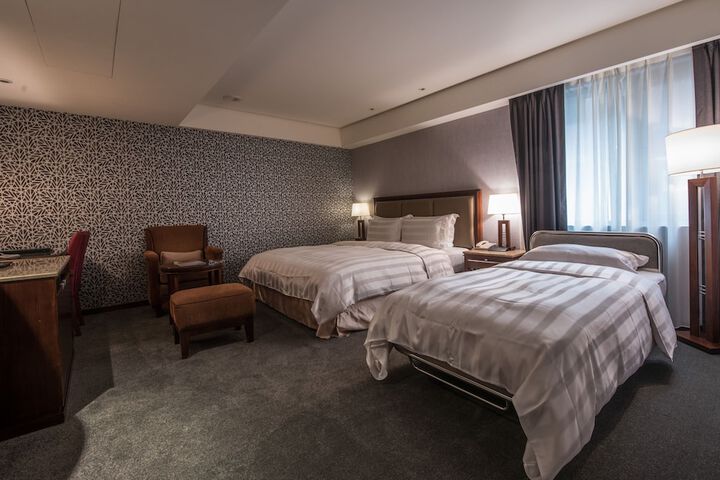 Room 27 of 81