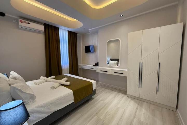 Room 9 of 37