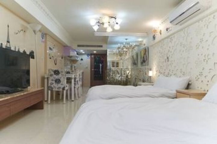 Room 11 of 25