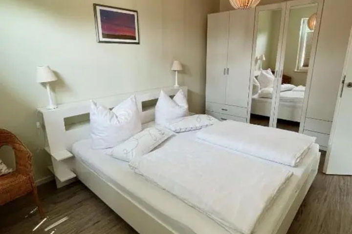 Room 4 of 10