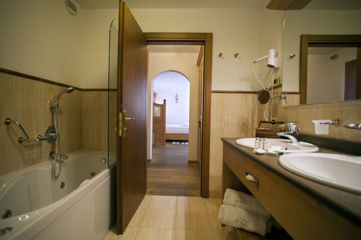 Room 47 of 91