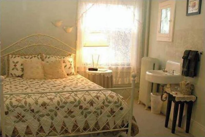 Room 12 of 28