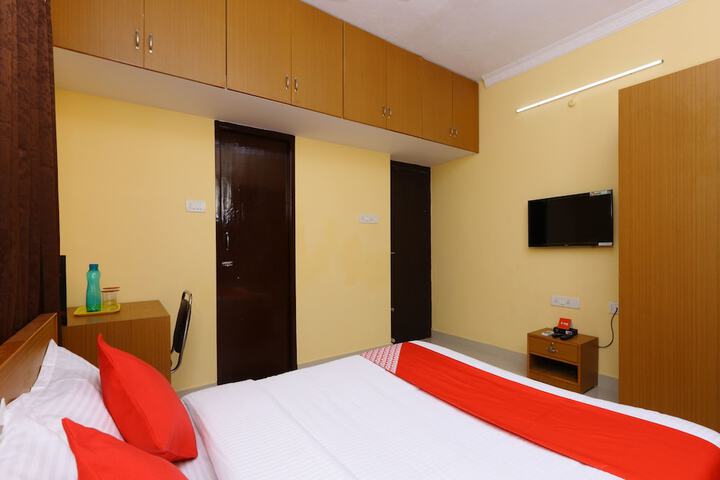 Room 6 of 17