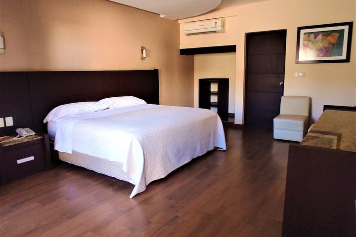 Room 15 of 36