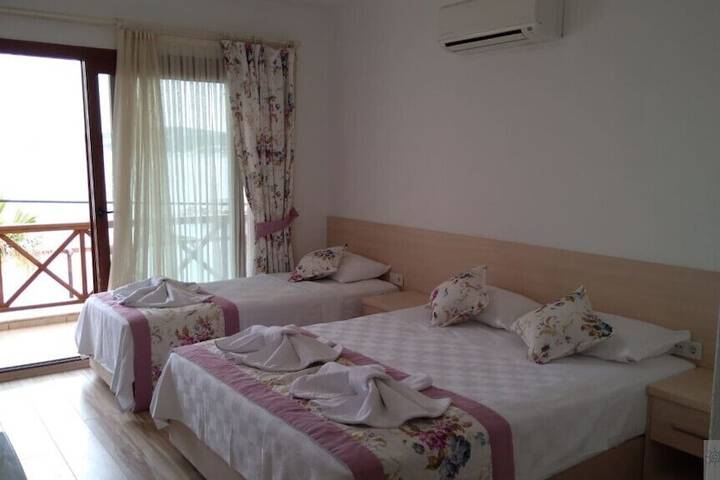 Room 7 of 9