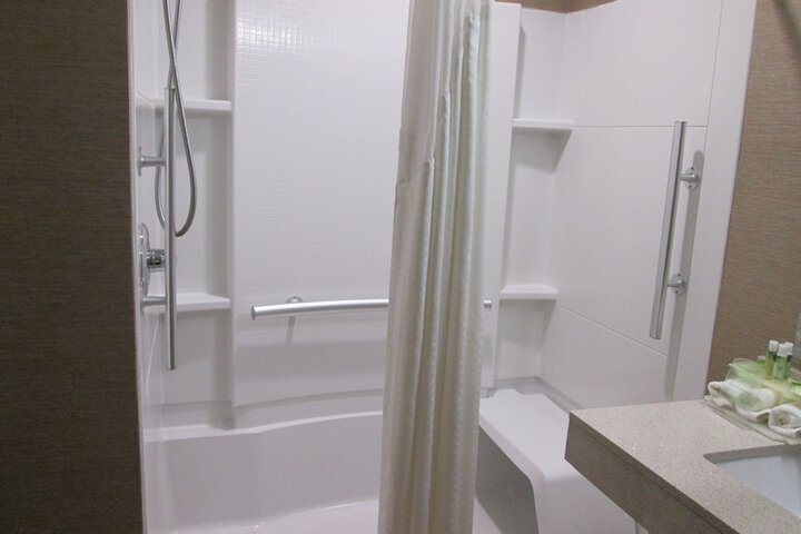Standard 2 Queen Beds Accessible (11 of 19)
