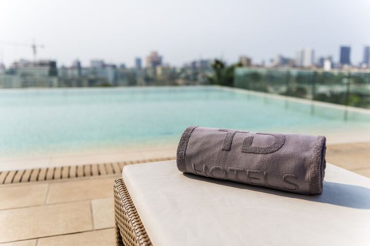 Hotel Pool