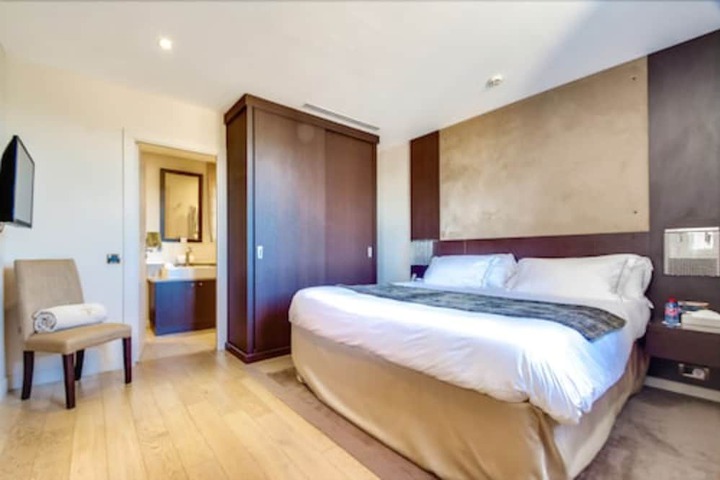 Room 8 of 85
