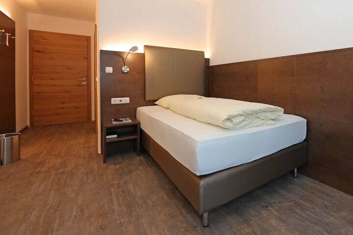 Room 14 of 64