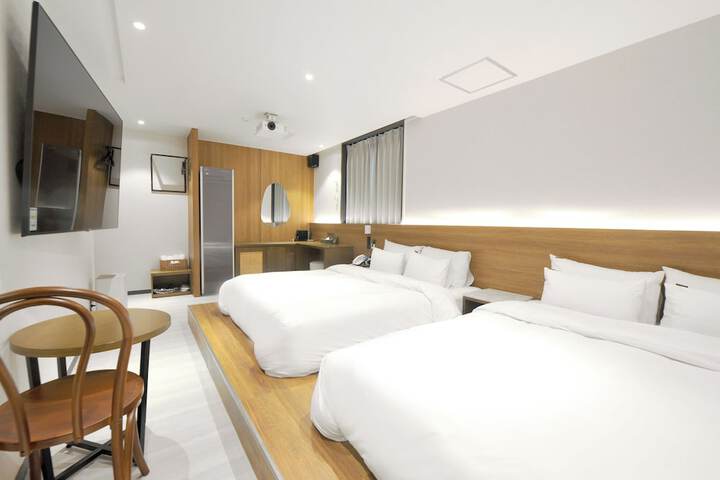 Room 34 of 64