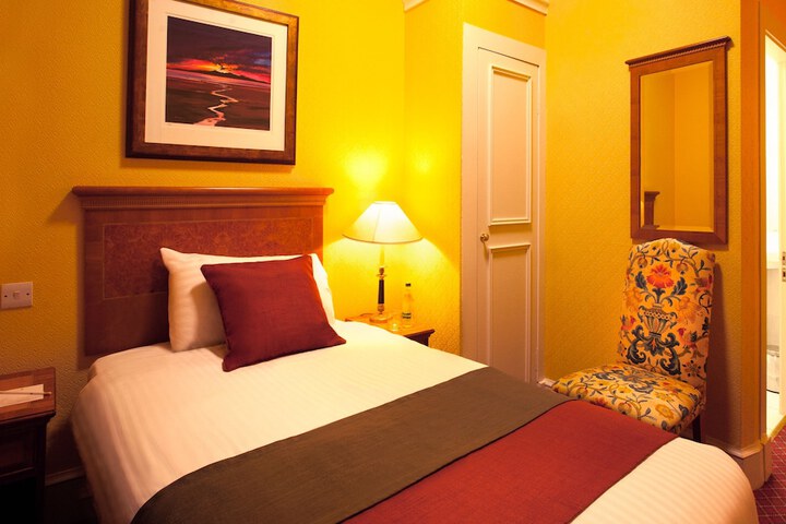 Room 9 of 39