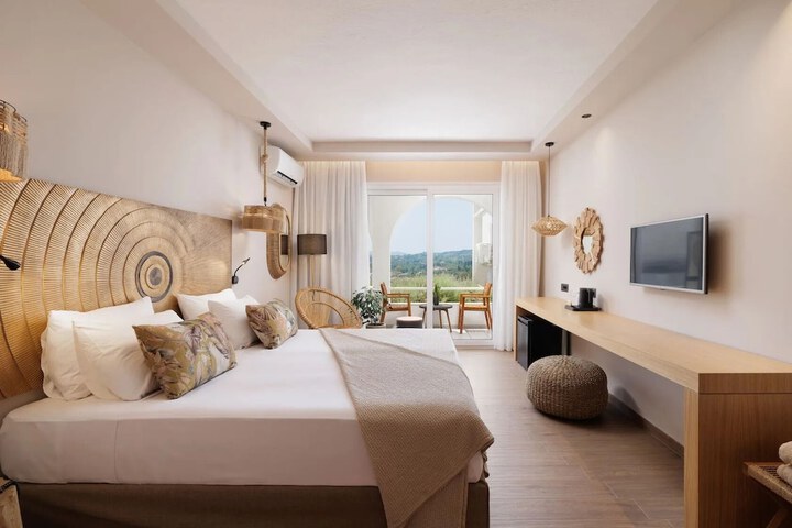 Room 8 of 72
