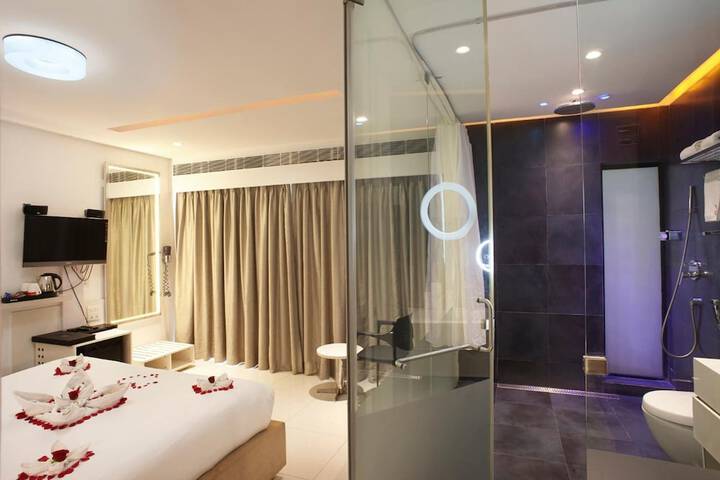 Room 14 of 90