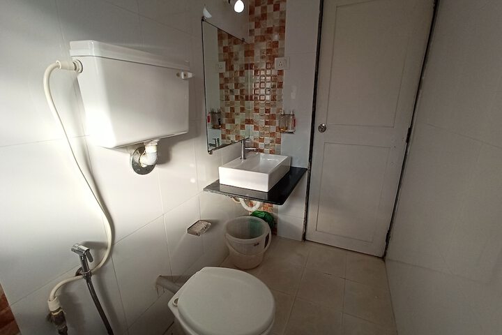 Room 25 of 33
