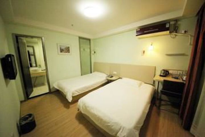 Room 5 of 29