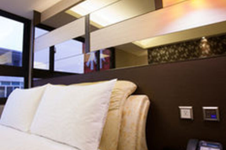 Room 11 of 22