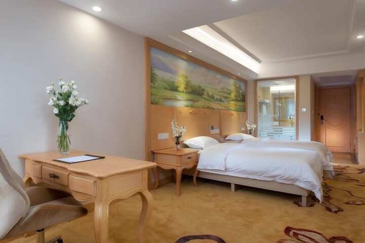 Room 9 of 31