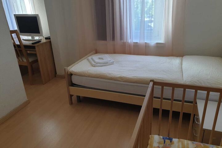 Room 12 of 28