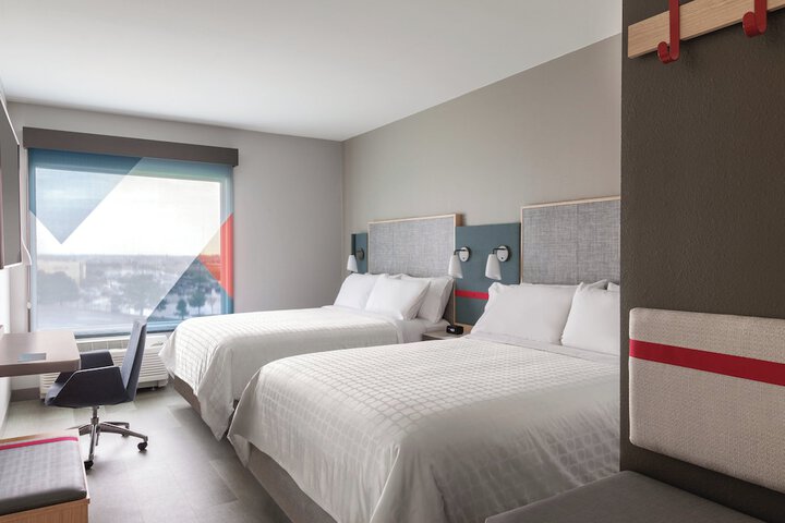 Room 4 of 25