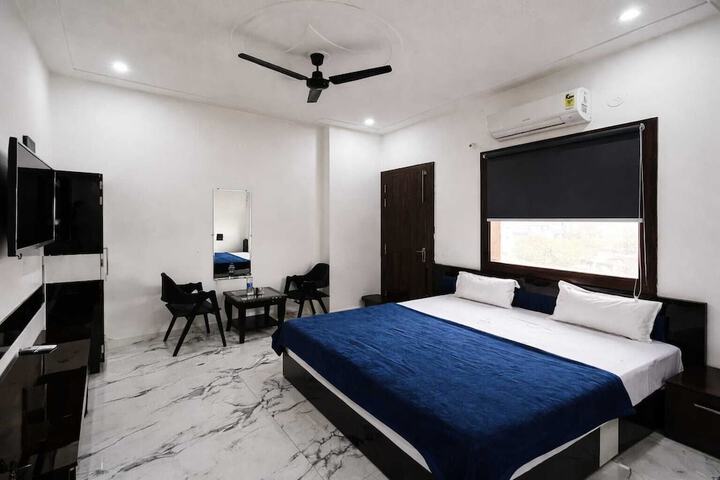 Room 2 of 15