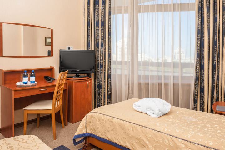 Room 27 of 104