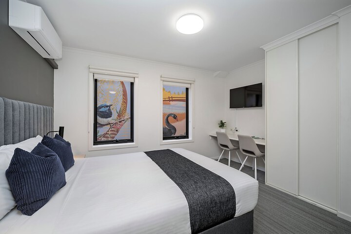 Room 10 of 34