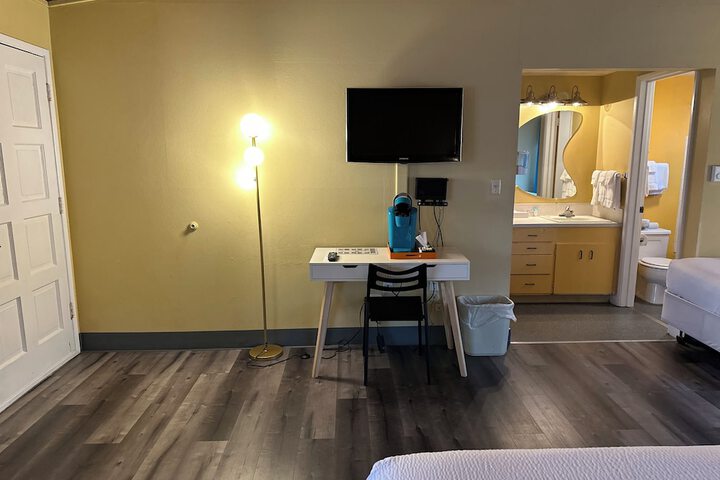 Room 18 of 65