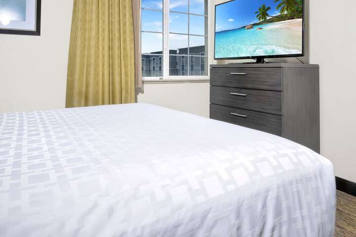 Room 9 of 32