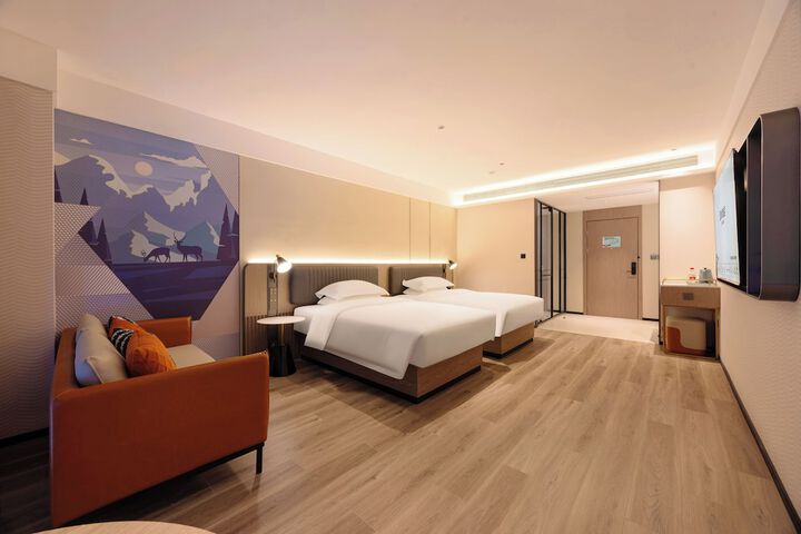 Room 44 of 127