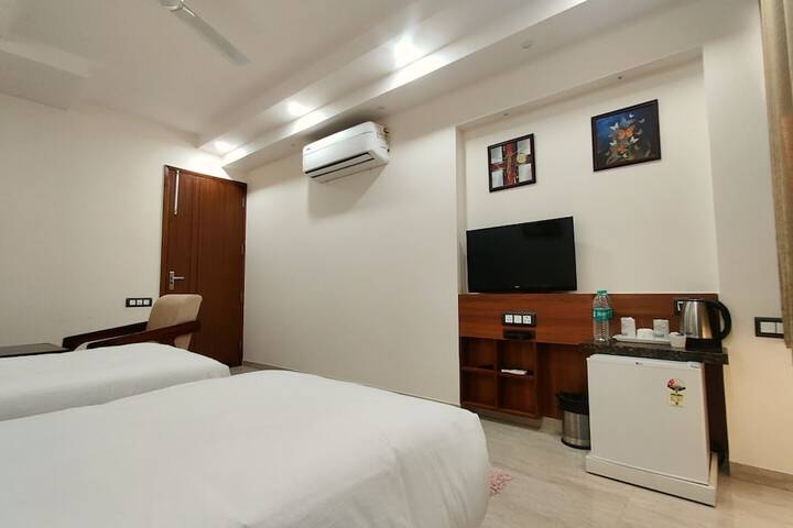 Room 1 of 5