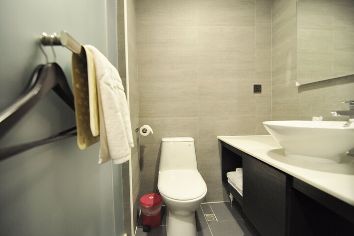 Room 18 of 28