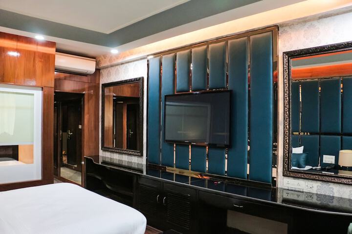 Room 8 of 43