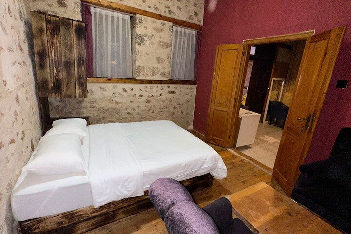 Room 17 of 47