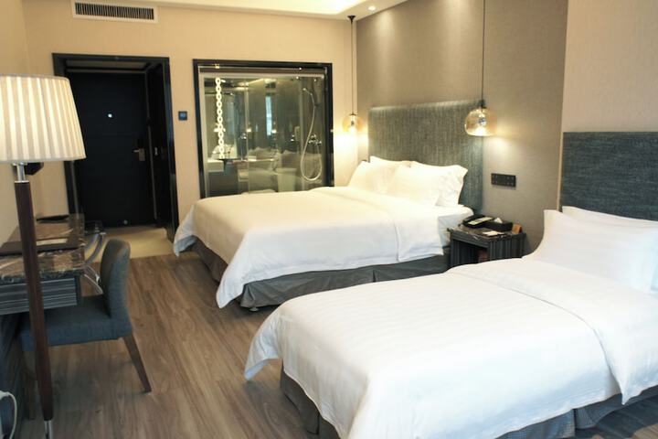 Room 12 of 33