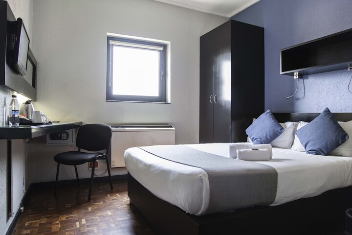 Room 5 of 32