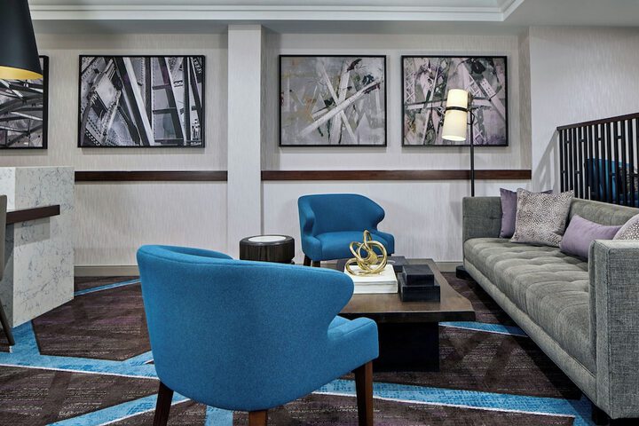 Lounge 95 of 126